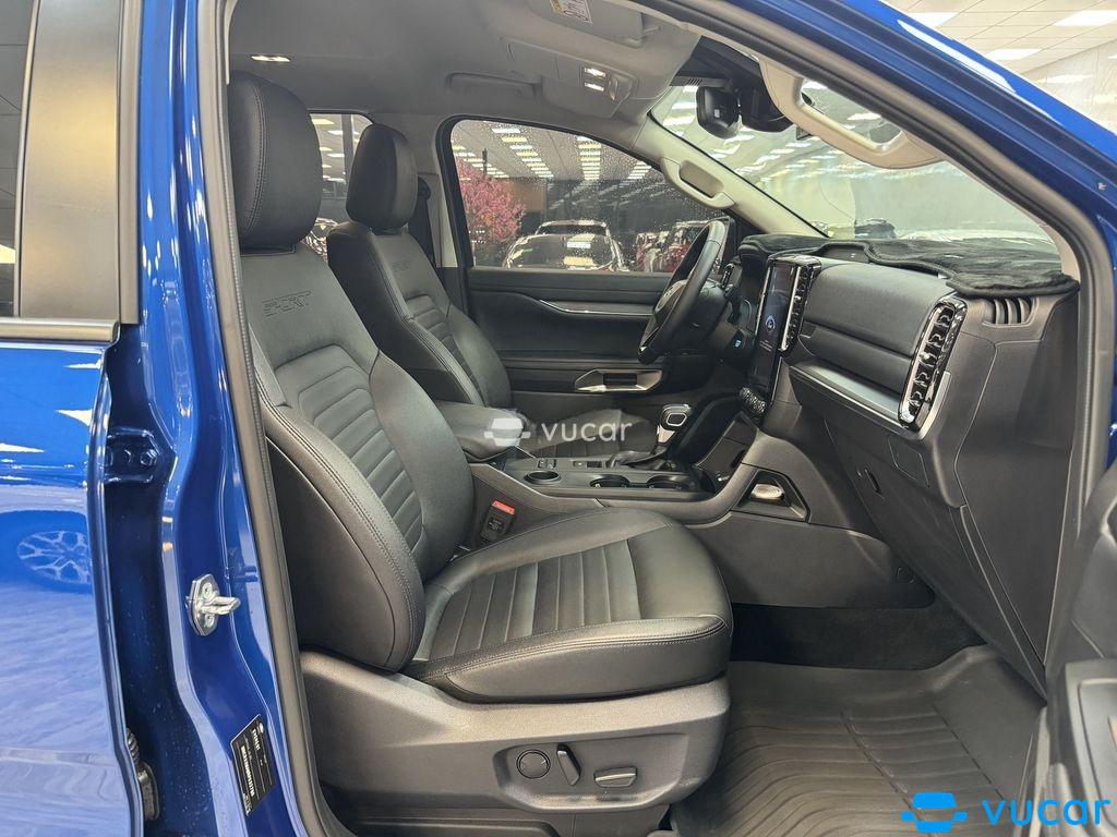 khoang lái ford everest 2023 cũ