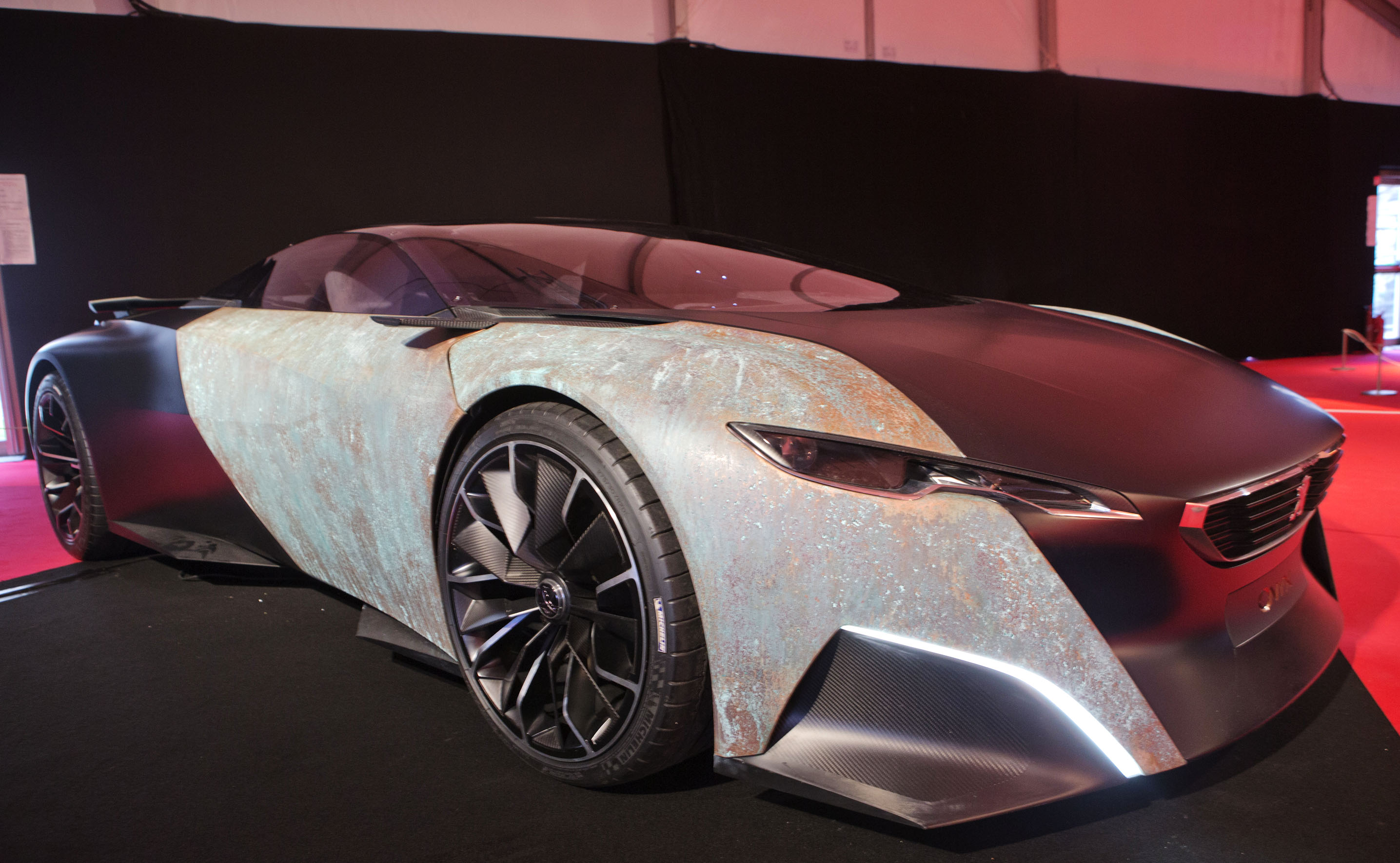 message-editor%2F1591139937321-peugeot-design-lab-concept-car-onyx-supercar-hd-014_redimensionner.jpg