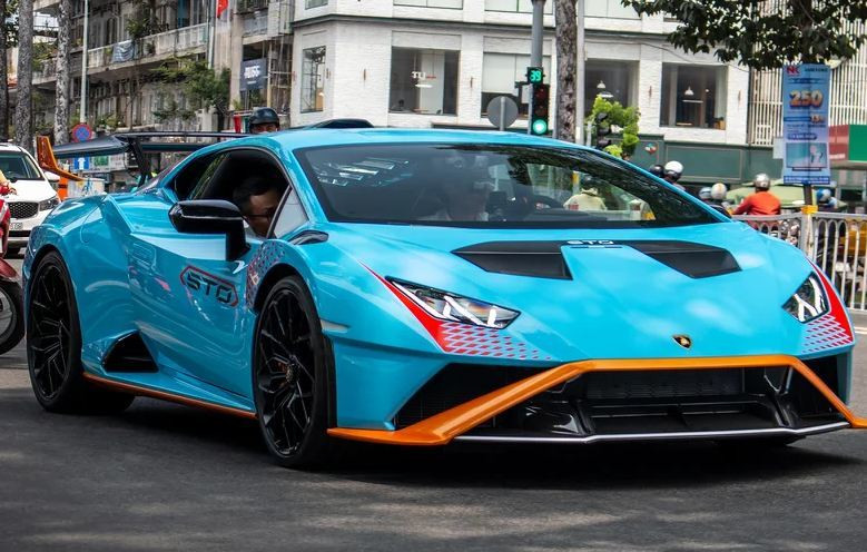 Lamborghini ra mắt siêu xe gầm cao, giá lăn bánh tại Việt Nam không dưới 25 tỷ