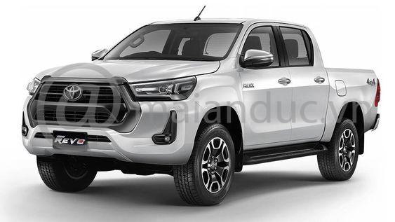 Thay nhớt xe Toyota Hilux bao nhiêu lít?