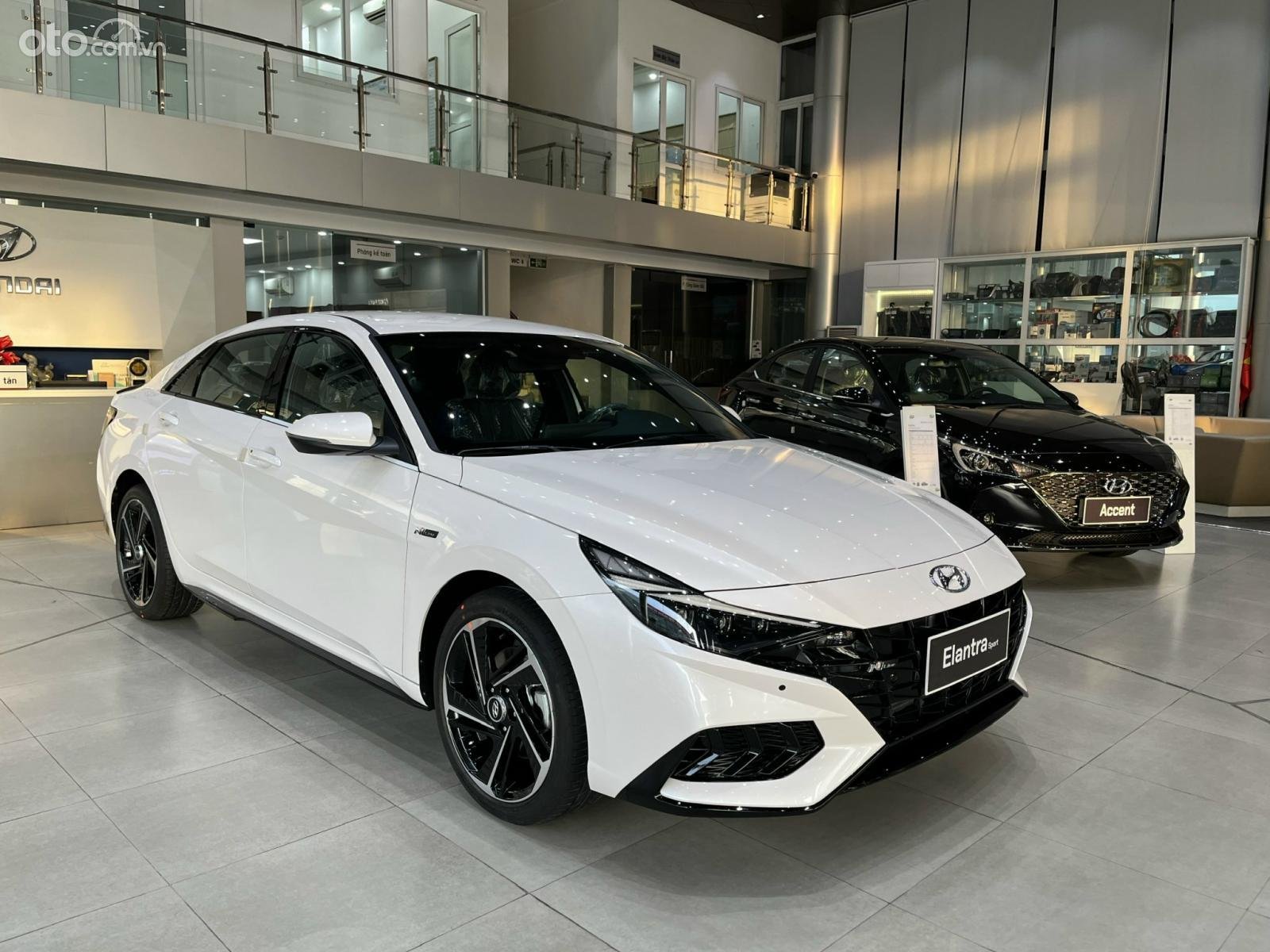 Thông số kỹ thuật xe Hyundai Elantra 2023: Nội thất.