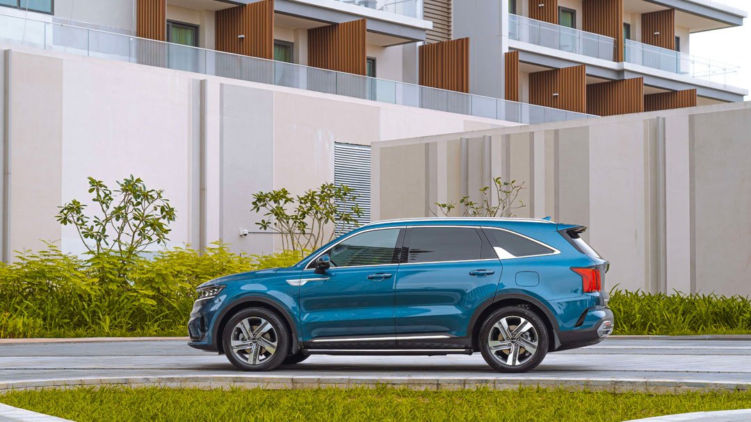 KIA Sorento Hybrid và Plug-in Hybrid là mẫu SUV 7 chỗ đầu tiên tại Việt Nam được trang bị động cơ Hybrid