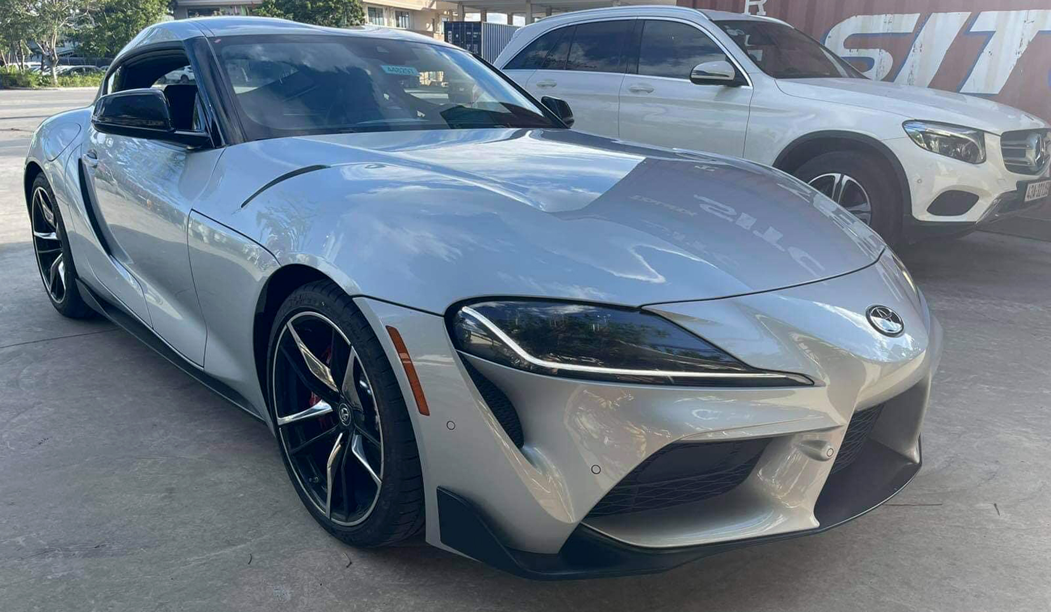 Toyota Supra 2021 đầu tiên về Việt Nam bị 'bỏ xó'