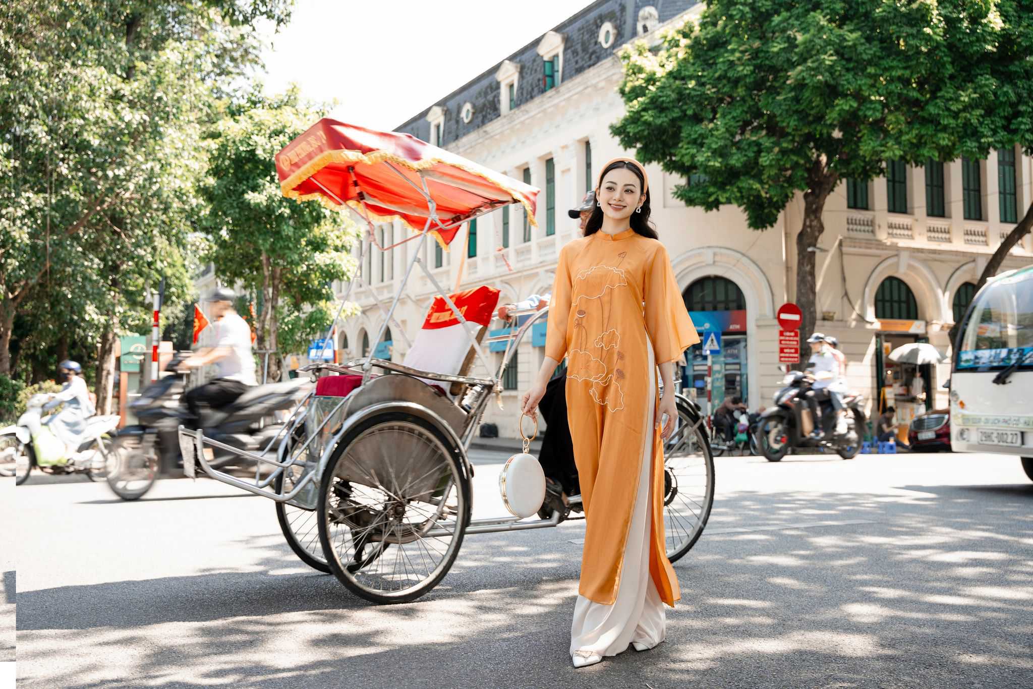 ao-dai-dang-suong-phoi-hoa-tiet-theu-ad126 (5)