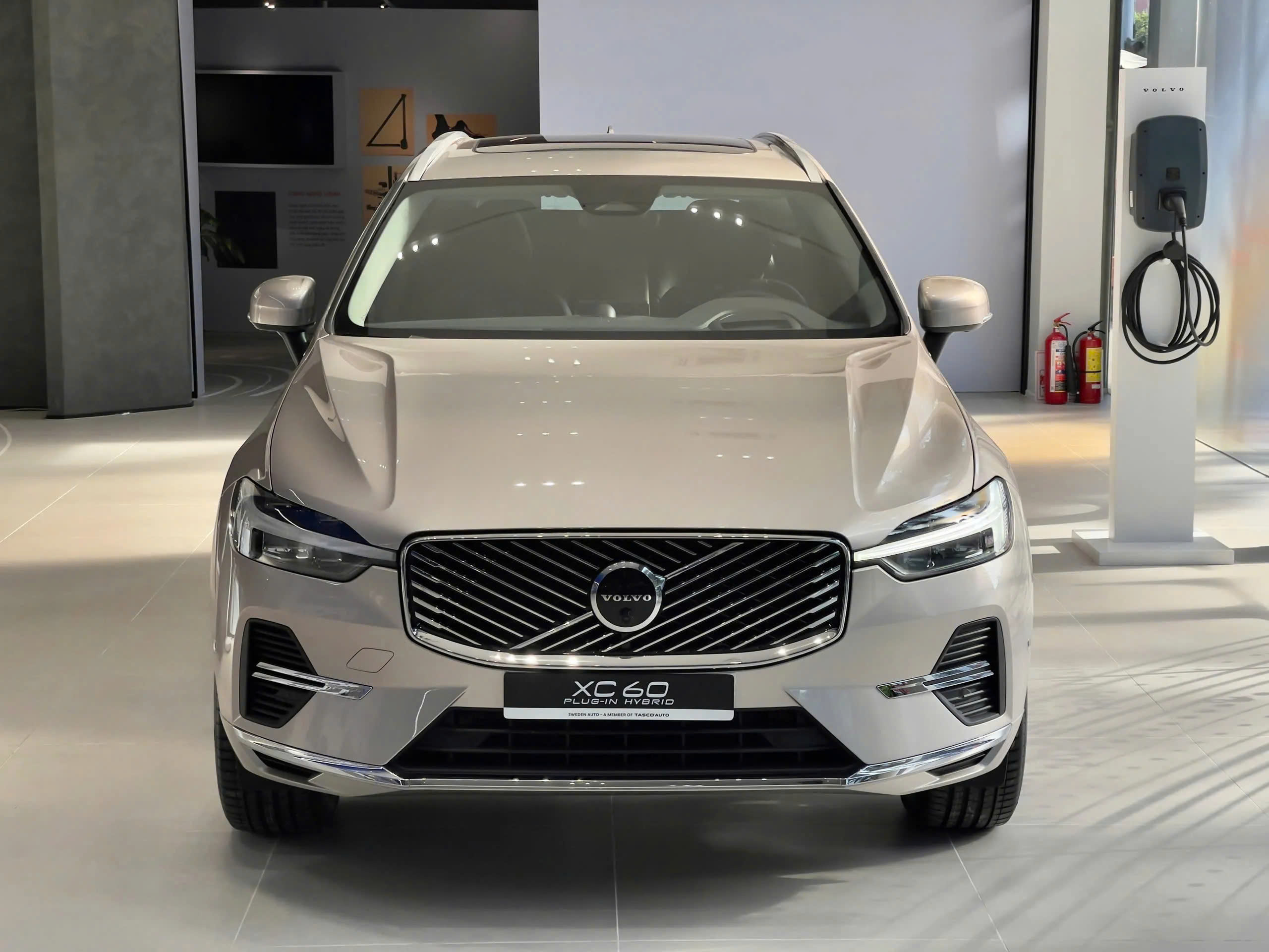 Như vậy, Volvo XC60 Ultra là mẫu SUV 5 chỗ hạng sang hiếm hoi ở tầm giá 2-3 tỷ đồng được trang bị tiêu chuẩn công nghệ hybrid.