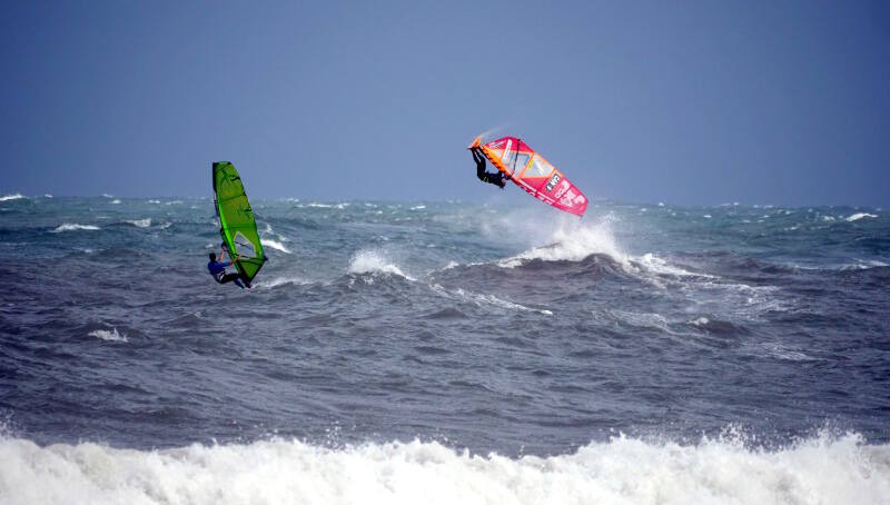 Phil Soltysiak windsurfing pushlooping in front of my sponsor JR from Makani Fins - Photo by Nicholas Chapleau
