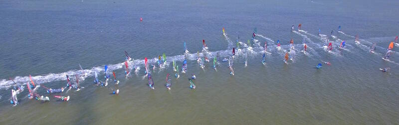 Long distance race start