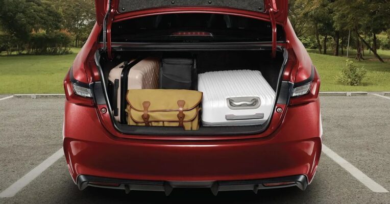 Xe Honda city để được 2 vali size trung và 2 vali xách tay