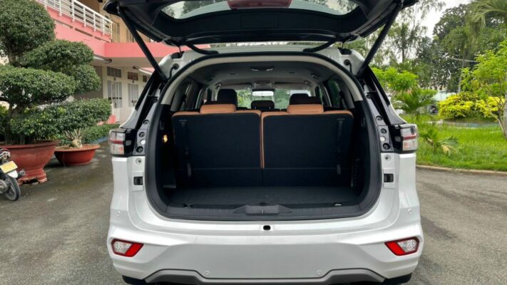 Cốp xe khá rộng của xe Isuzu Mux
