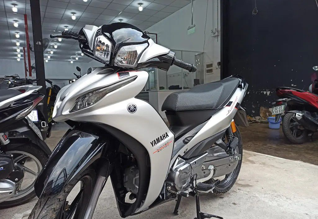Yamaha Jupiter Fi 2024 khoác trên mình bộ tem xe theo phong cách xe đua Moto GP