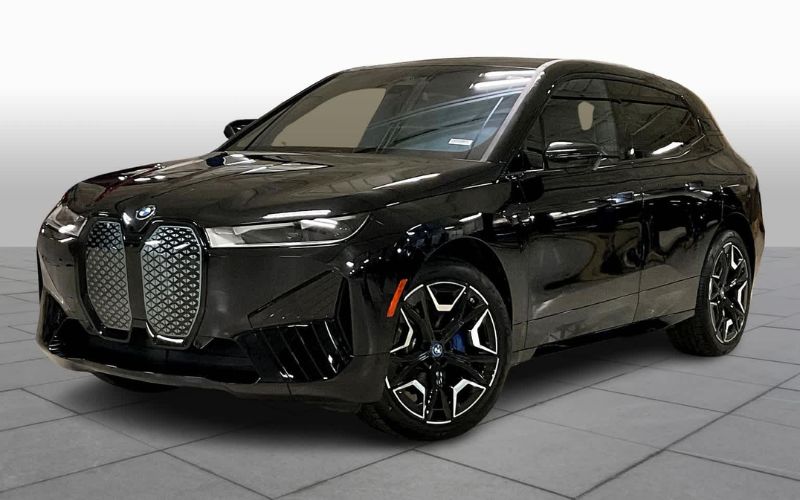 BMW iX là một trong những mẫu SUV điện cao cấp hàng đầu