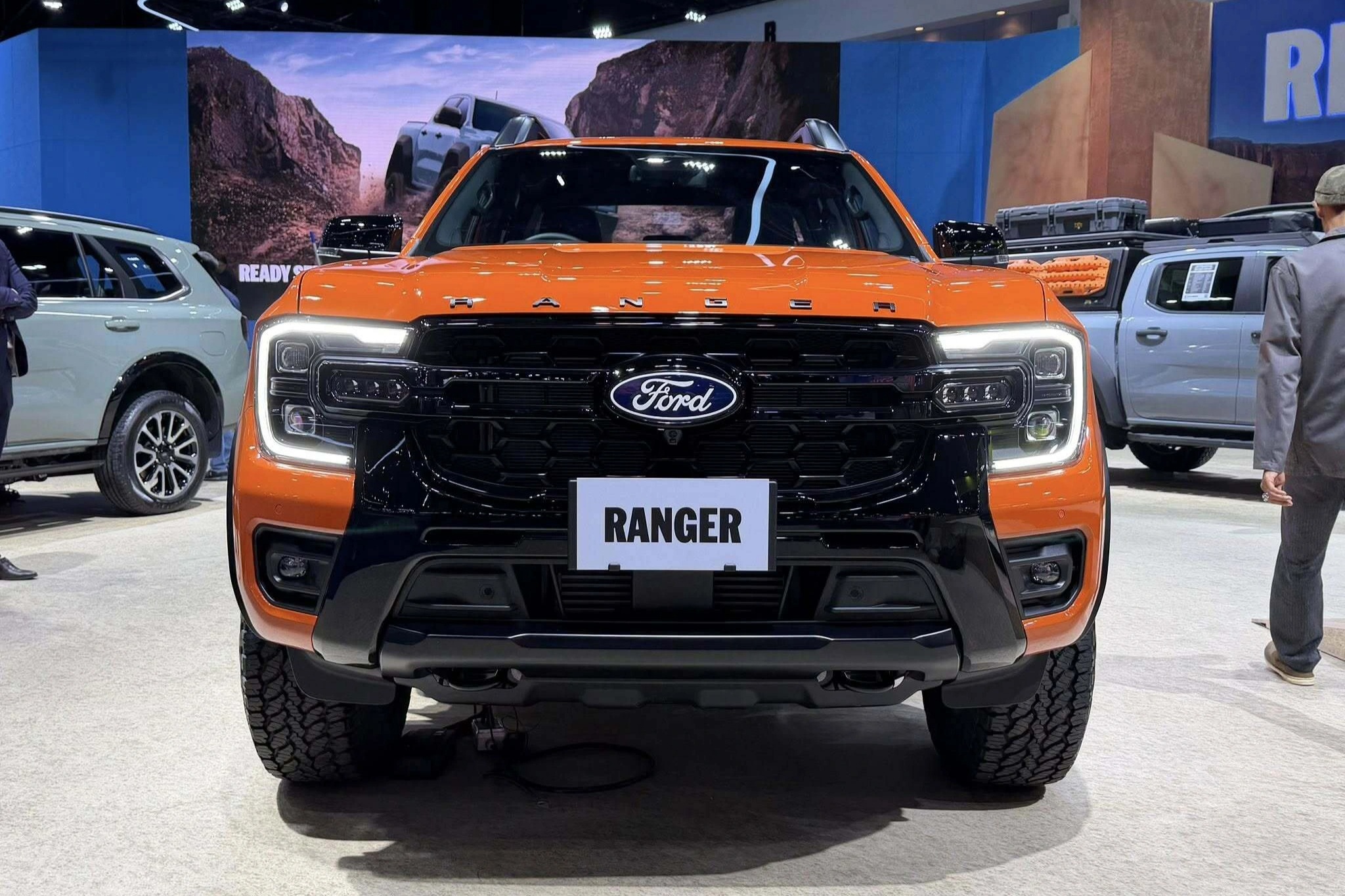 Loạt xe Ford sắp ra mắt Việt Nam: 3 bản Everest Platinum, thêm Wildtrak V6 - 3