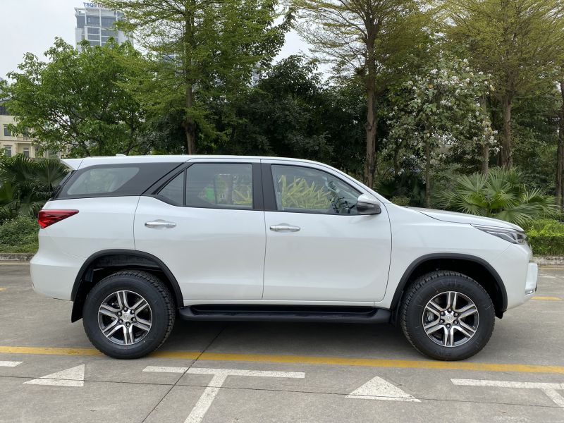 giá fortuner dầu 1 cầu 2024 - khoảng sáng gầm xe đạt 279mm