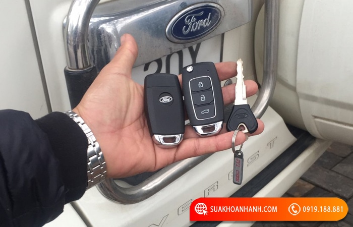 Làm chìa khóa xe Ford Everest