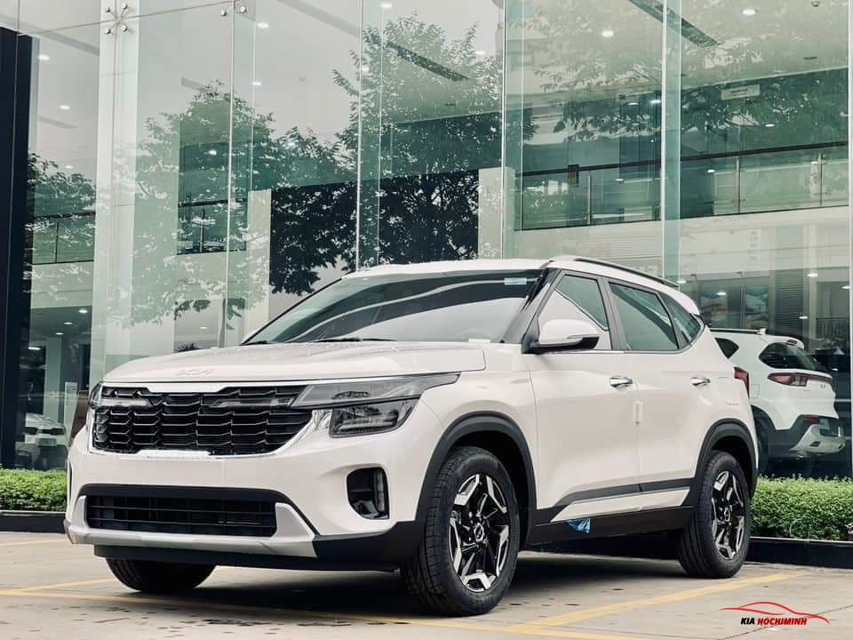 kia seltos màu trắng