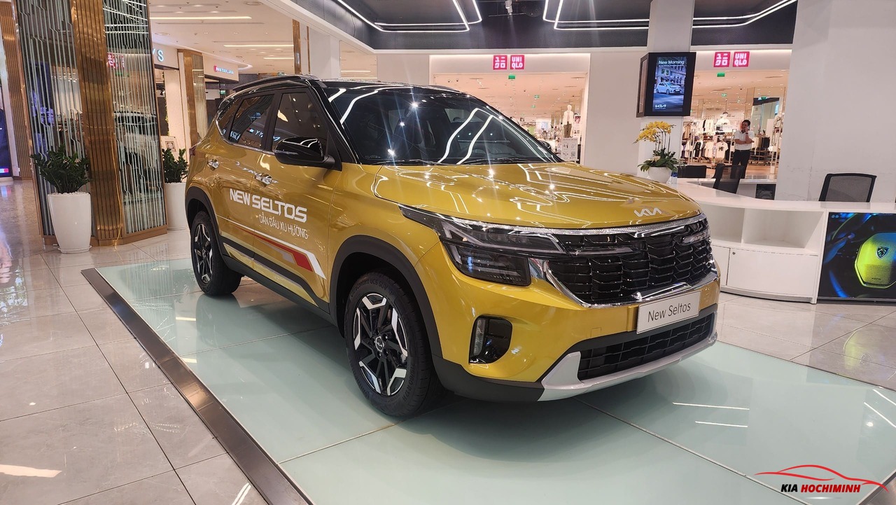 kia seltos màu vàng