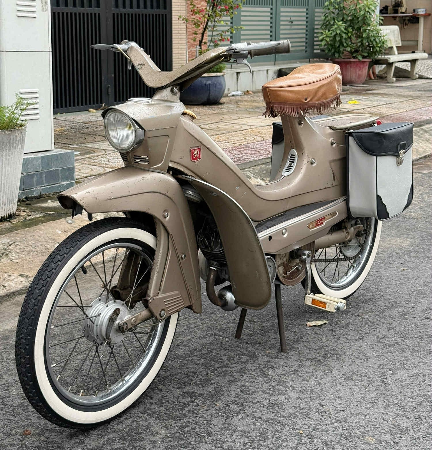 Xe máy Peugeot BB104 1963 chỉ còn 10 chiếc ở Việt Nam, giá đắt hơn cả SH Mode