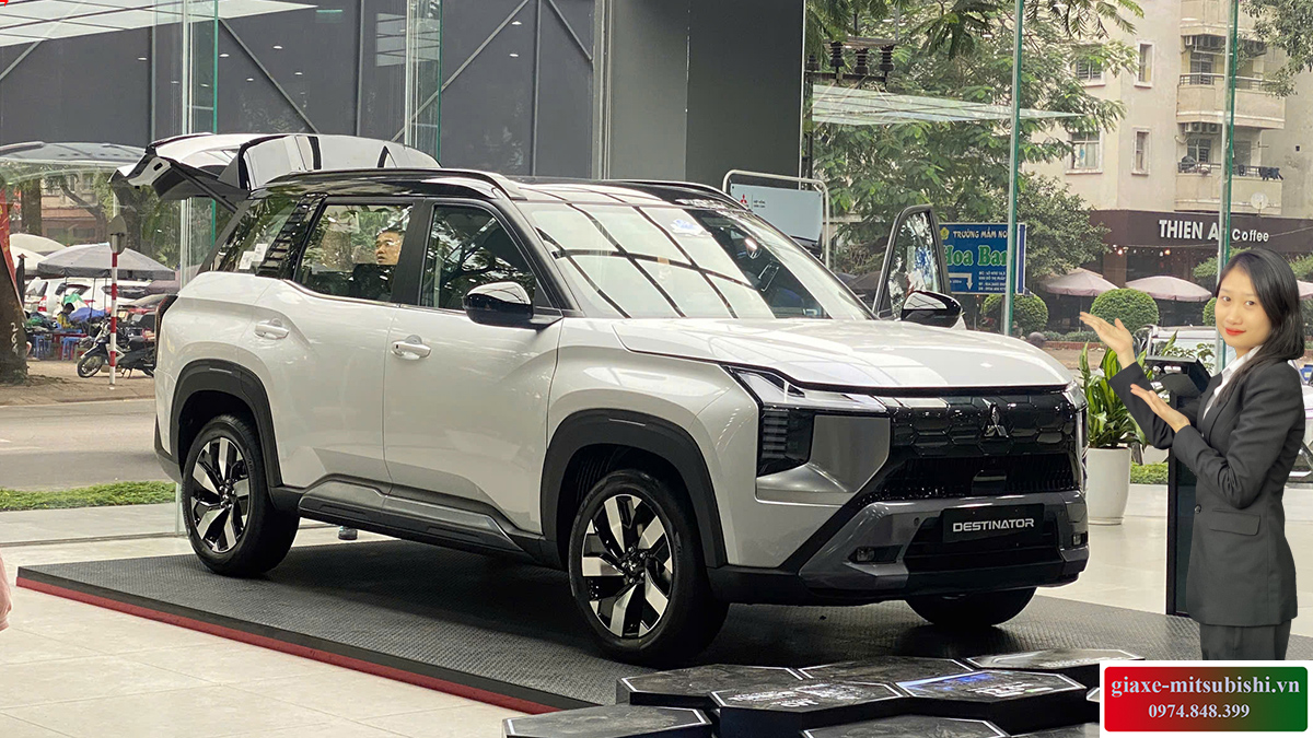 Mitsubishi Destinator màu trắng