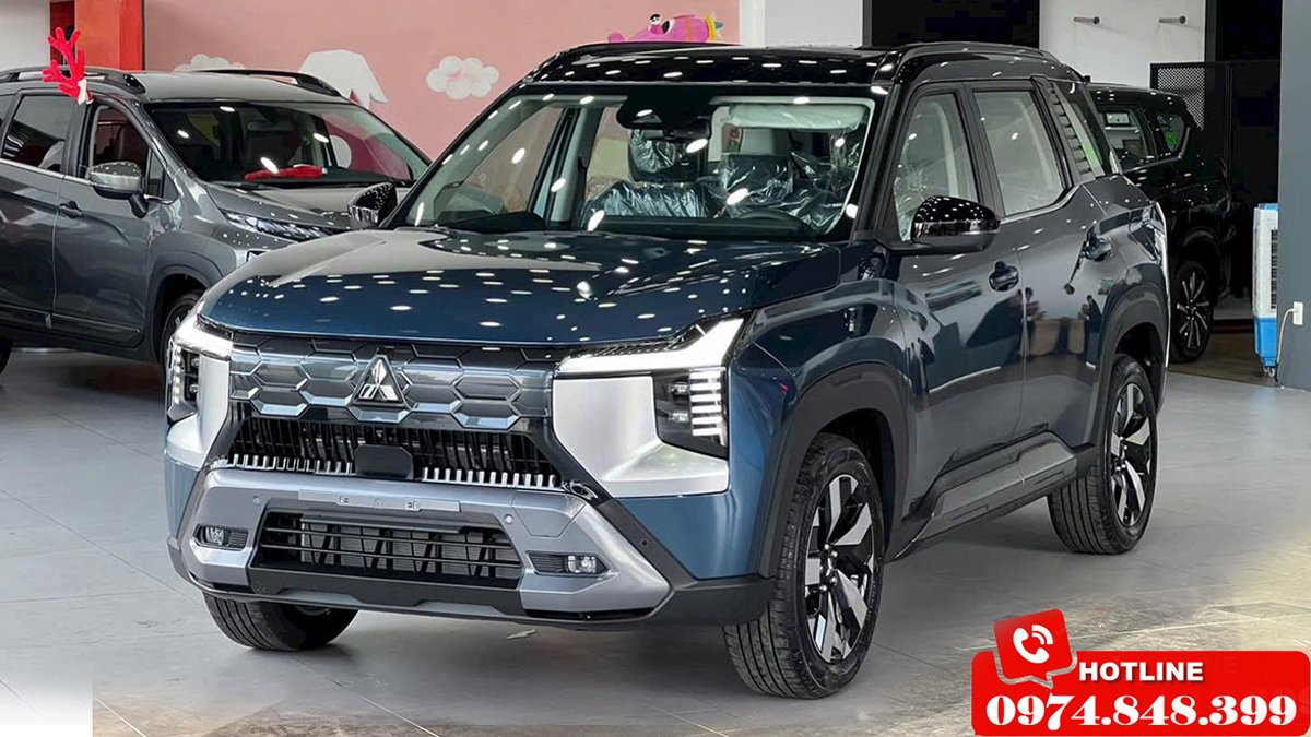 Mitsubishi Destinator màu xanh đen