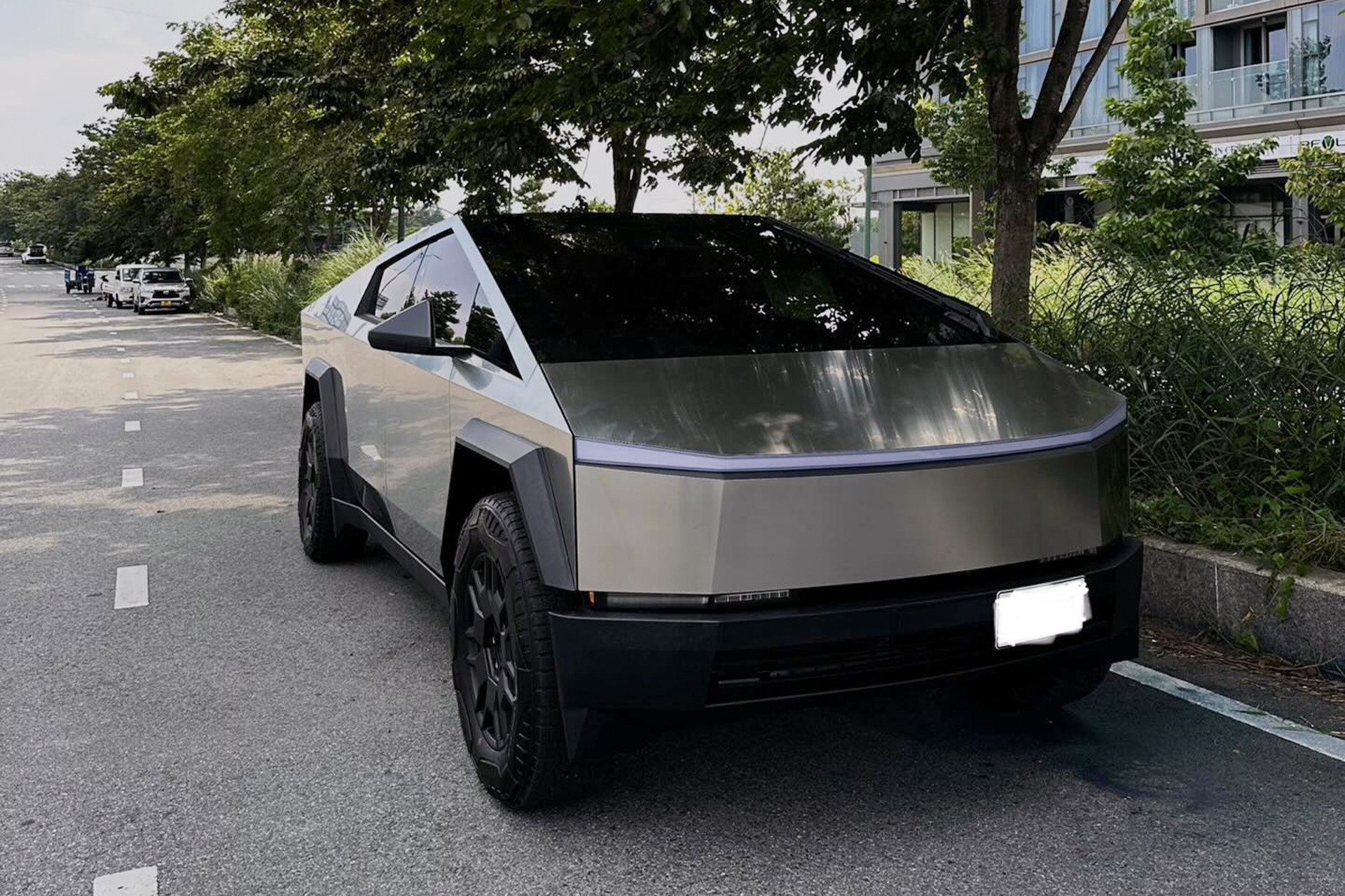Hai đại gia Việt chịu chơi mua bán tải điện Tesla Cybertruck, giá trên 5 tỷ đồng