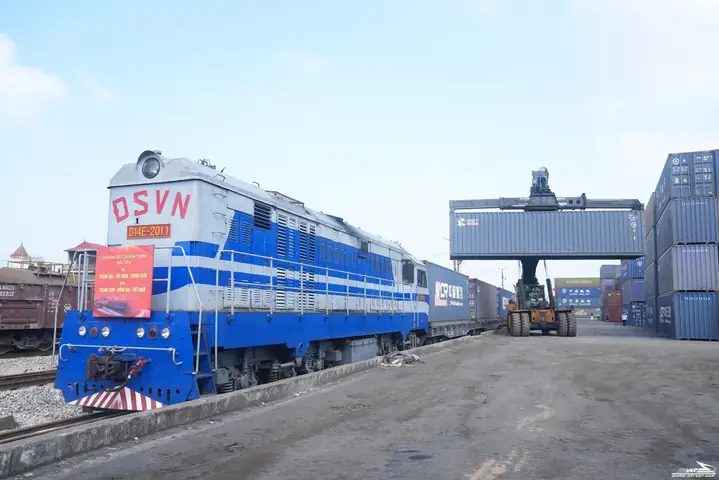 Xe Vận Chuyển Nhà Máy Chạy Rây