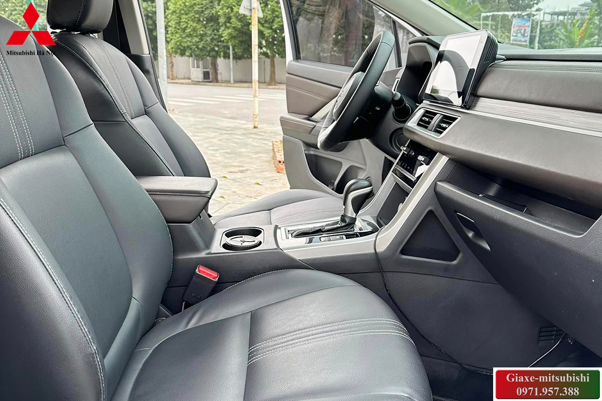 Mitsubishi Xpander 2026 màu đỏ thiết kế mới