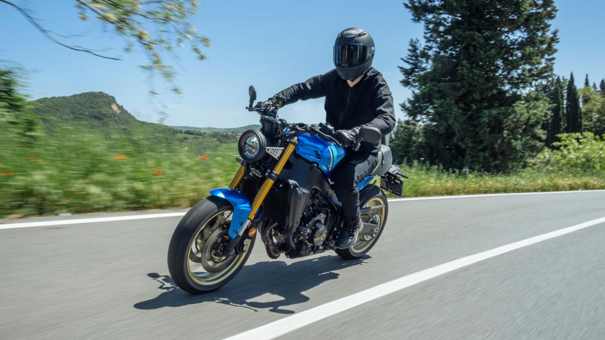 yamaha-XSR900-on-the-road