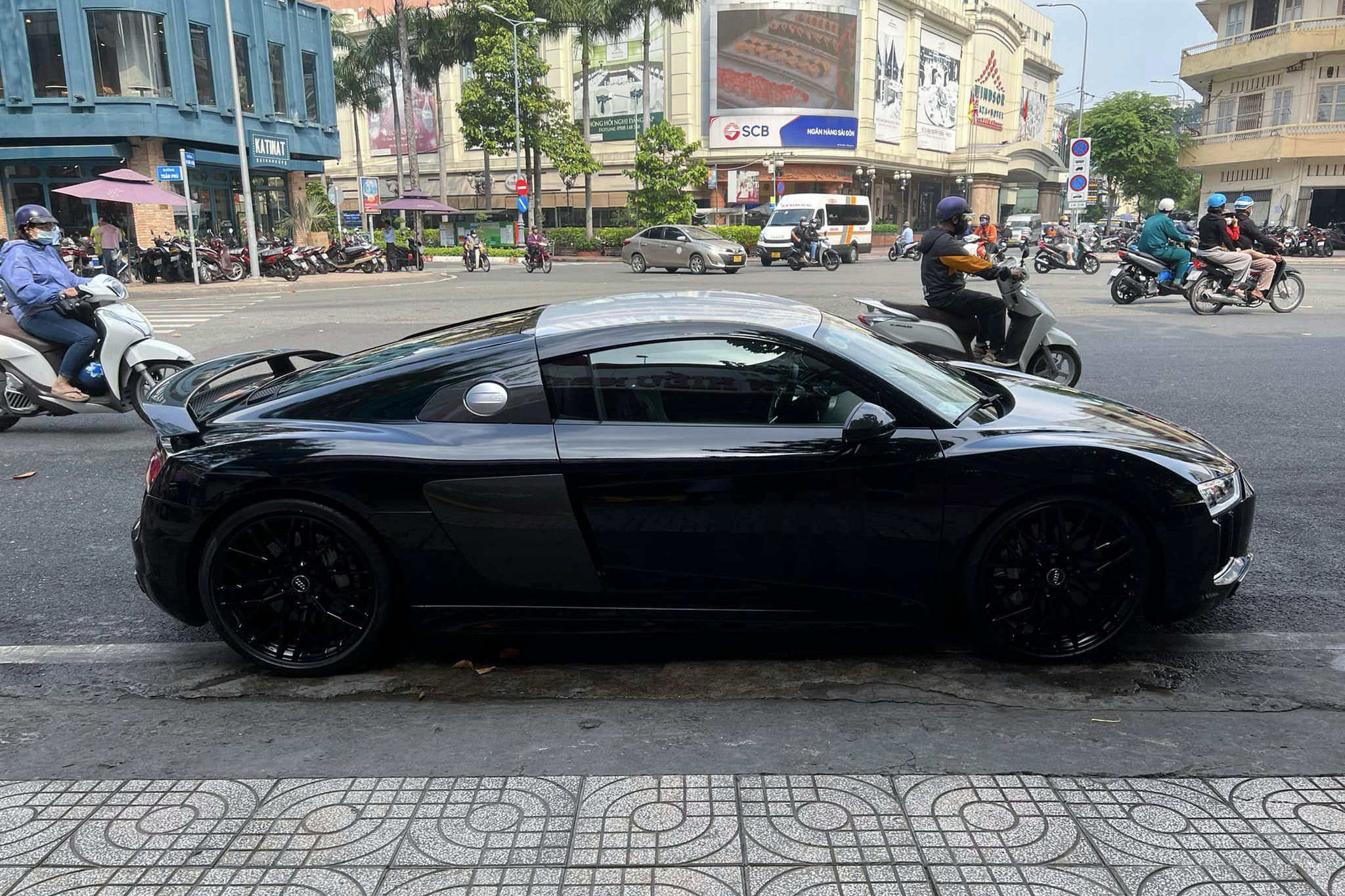 audi r8 cu 2.jpg