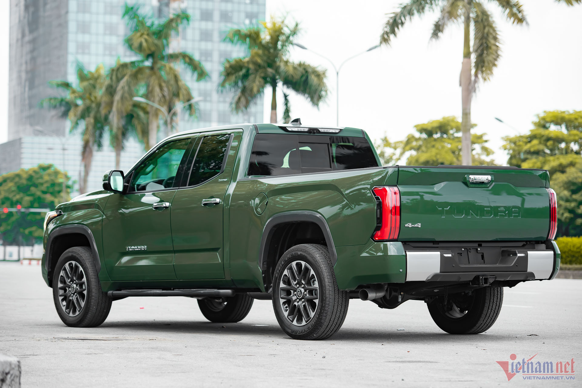 W-tundra-limited-3-2.jpg