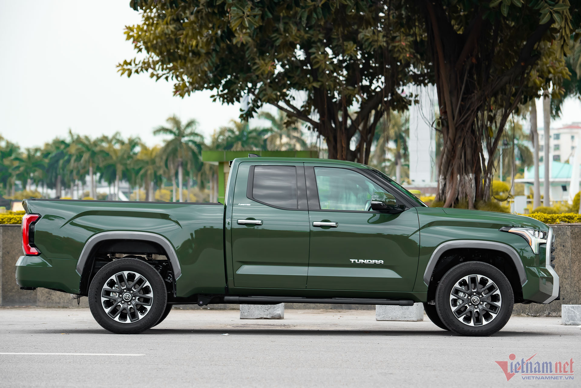 W-tundra-limited-9-2.jpg