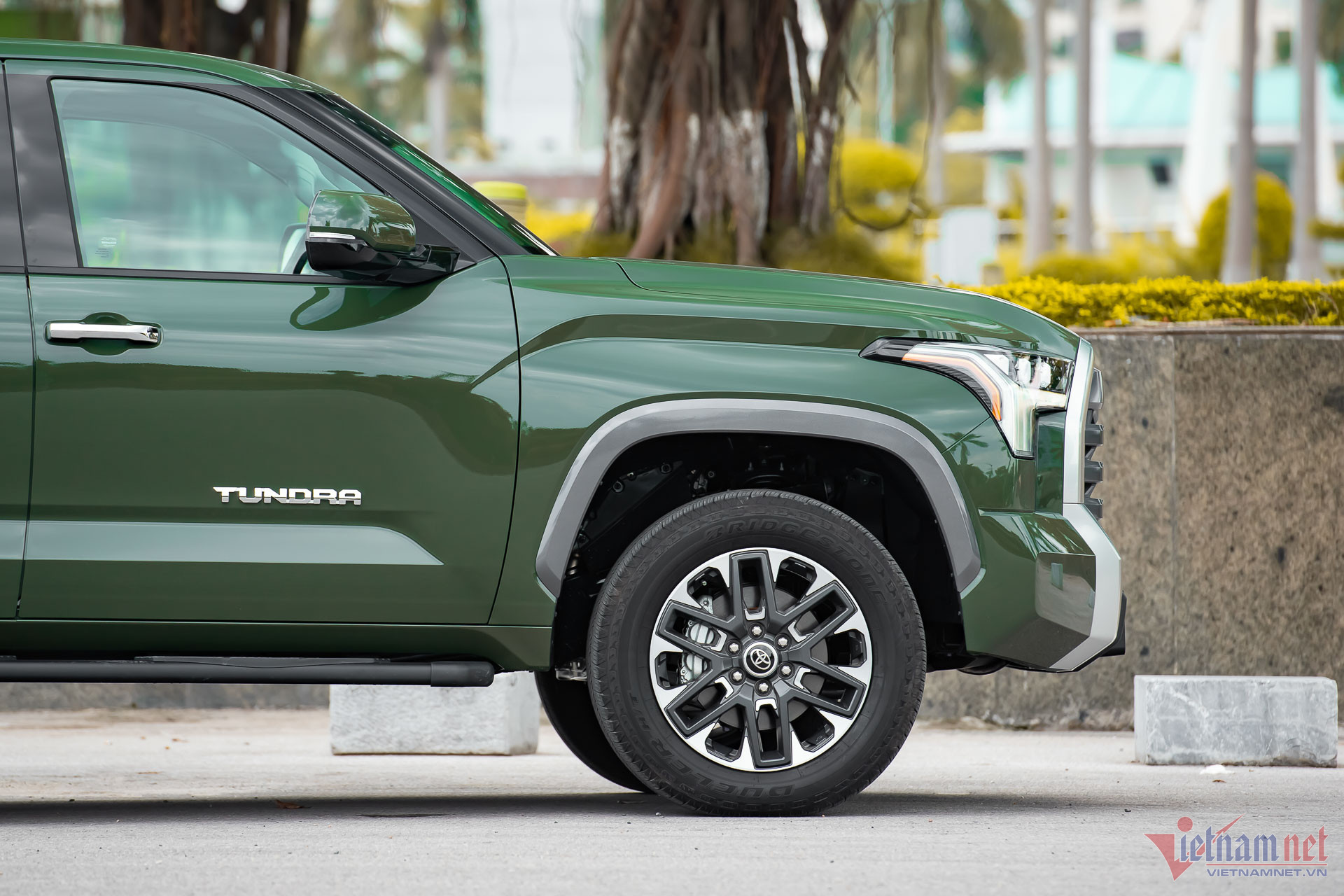 W-tundra-limited-11-2.jpg