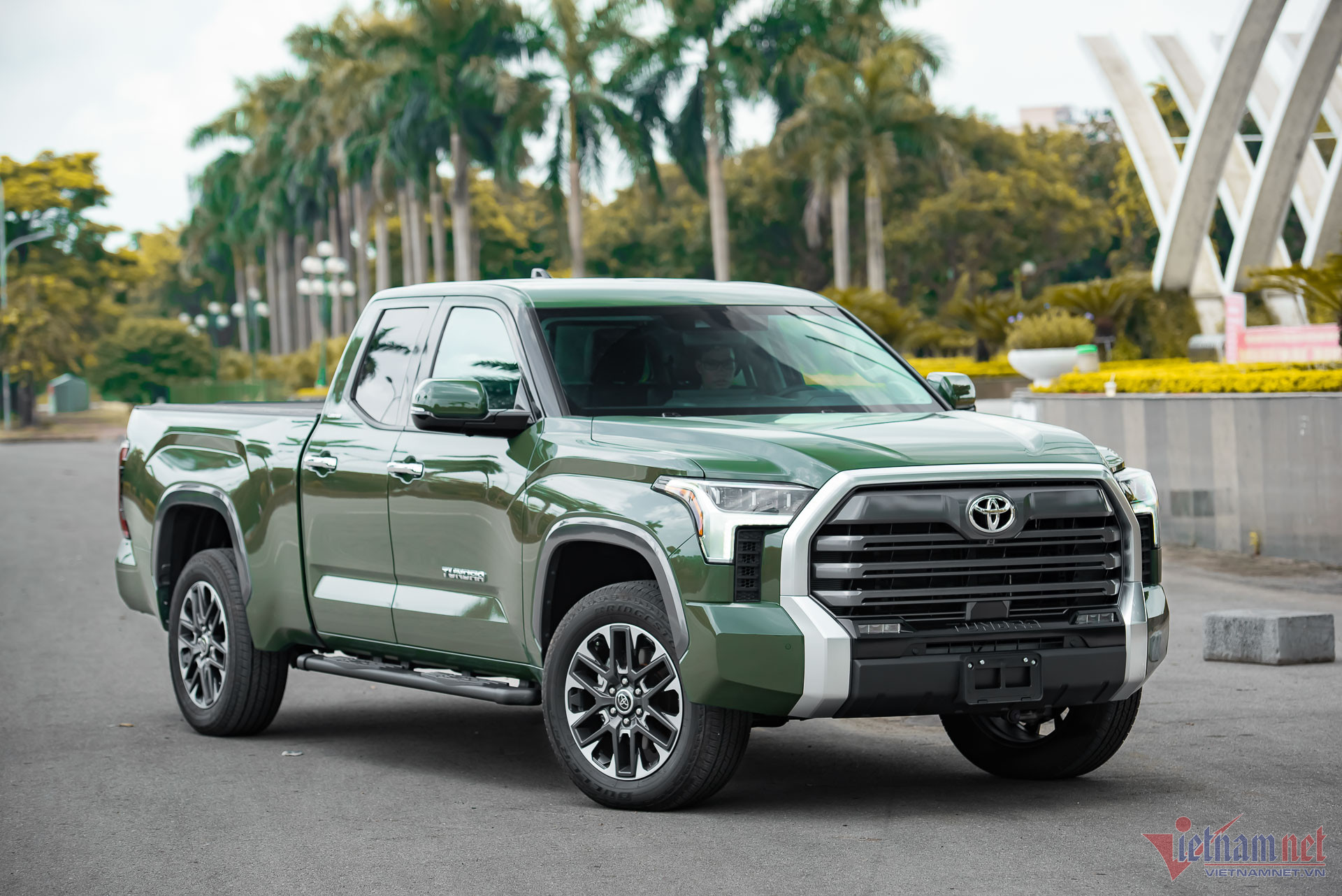 Siêu bán tải Toyota Tundra về Việt Nam giá hơn 5 tỷ: Đẹp, độc nhưng tốn xăng
