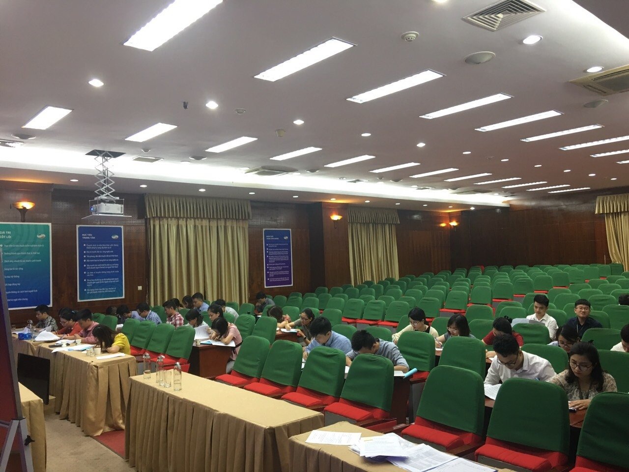 Khóa huấn luyện nhân viên bán xăng dầu tại TIEC
