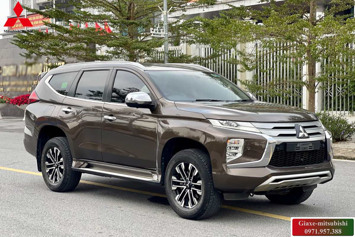 Mitsubishi Pajero Sport 2024 màu trắng