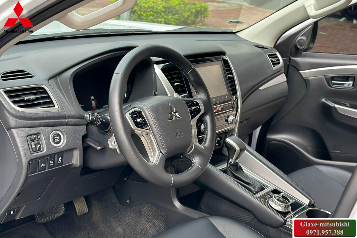 Mitsubishi Pajero Sport 2024 màu trắng