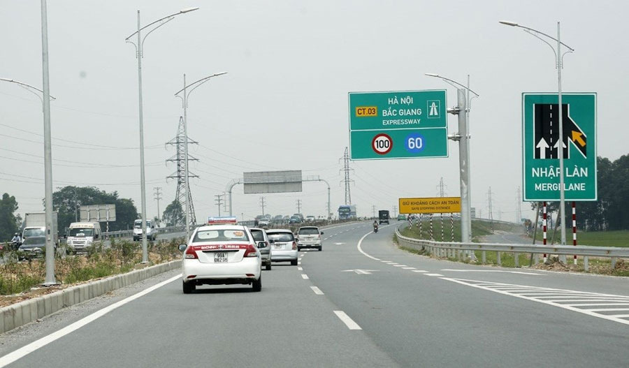 biển báo nhập làn trên cao tốc