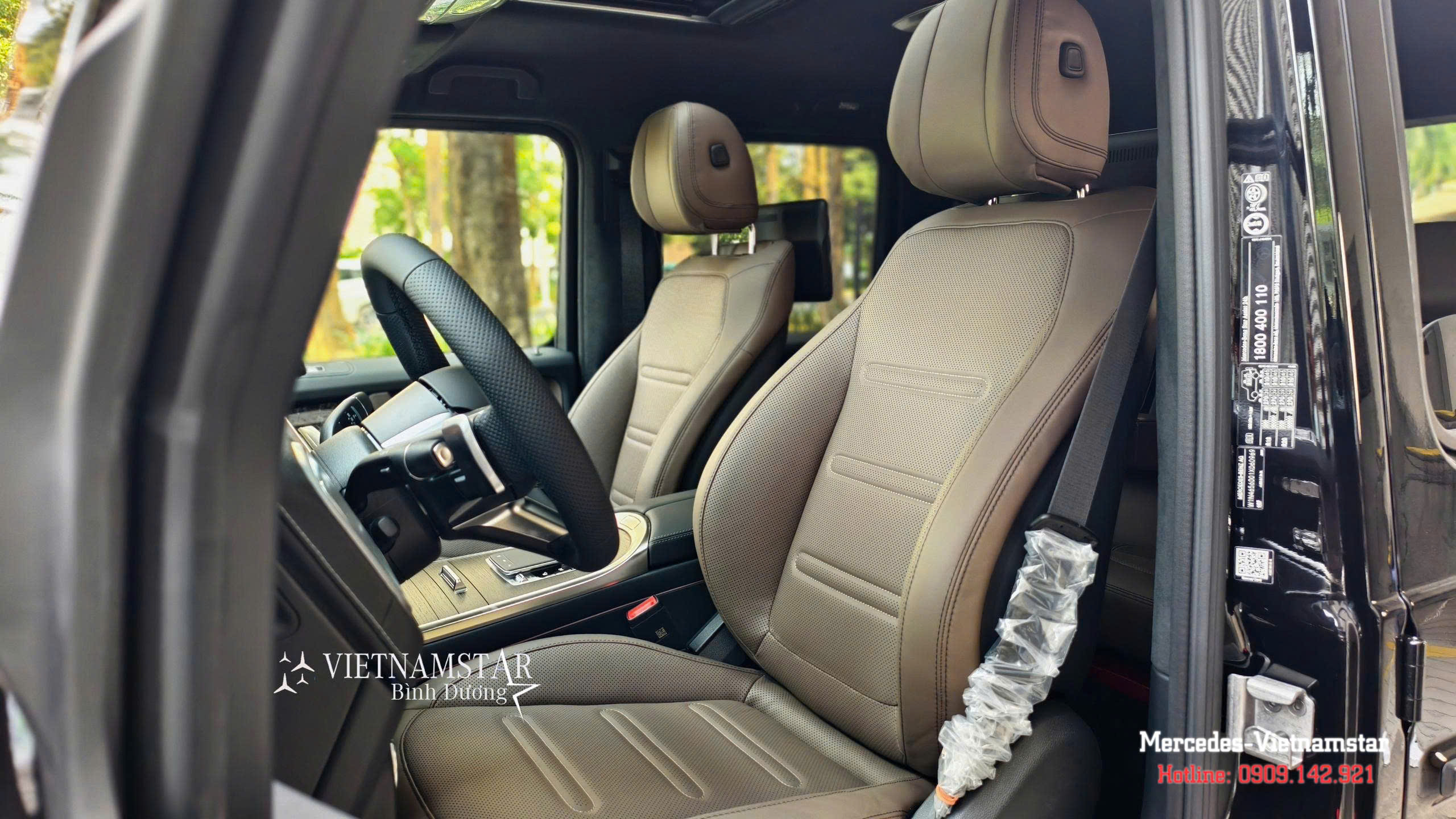 Vô lăng AMG bọc da Nappa cao cấp tích hợp nút bấm cảm ứng trên G580.