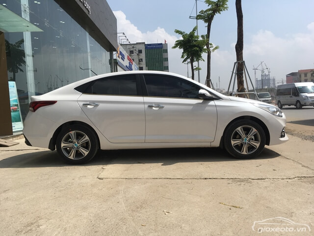 xe-hyundai-accent-mau-trang