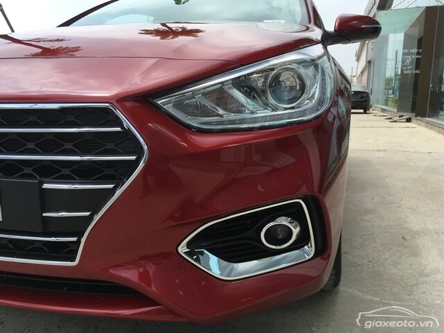 den-truoc-hyundai-accent