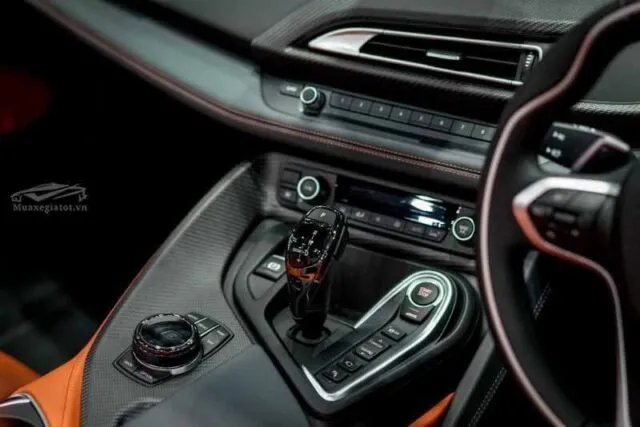 Đánh giá xe BMW i8 mui trần: Roadster 2 chỗ ngồi “đốn tim” dân chơi