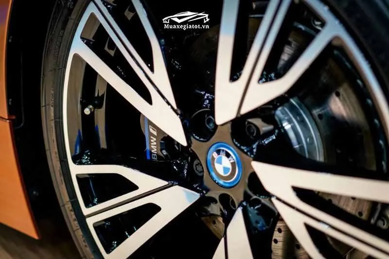 Đánh giá xe BMW i8 mui trần: Roadster 2 chỗ ngồi “đốn tim” dân chơi