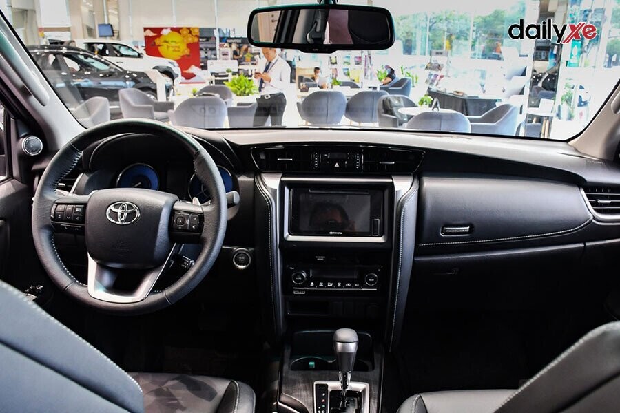 Toyota Fortuner được trang bị nhiều tiện nghi
