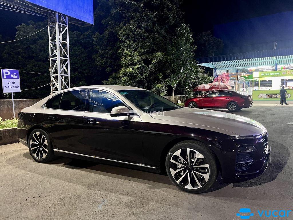 Ngoại thất xe ô tô Lux A2.0.
