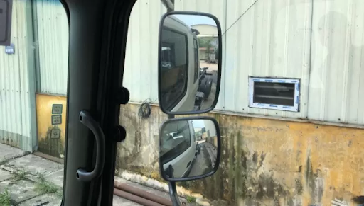 Điều chỉnh gương chiếu hậu để có tầm nhìn tốt nhất