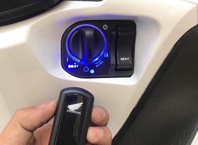 Cách mở khóa xe Lead đơn giản hiệu quả