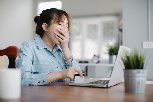 Người bệnh bị rối loạn giảm cảm giác lại thường dễ ngủ, ngủ sâu và khó đánh thức