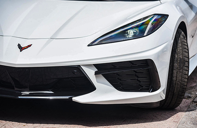 Siêu xe "bình dân" Chevrolet Corvette C8 bất ngờ có mặt tại Việt Nam, giá bán hơn 7 tỷ đồng - 2