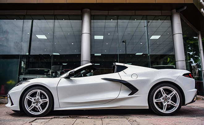 Siêu xe "bình dân" Chevrolet Corvette C8 bất ngờ có mặt tại Việt Nam, giá bán hơn 7 tỷ đồng - 3