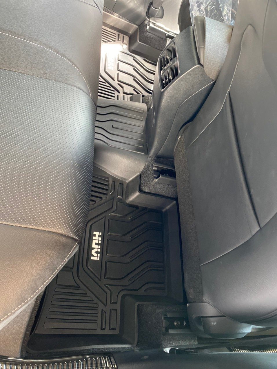 Thảm lót sàn ô tô Toyota Corolla Cross hàng ghế hai.