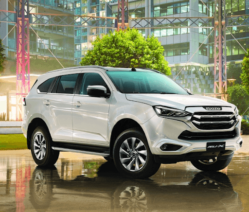 Làm sạch xe trước khi làm lễ cúng